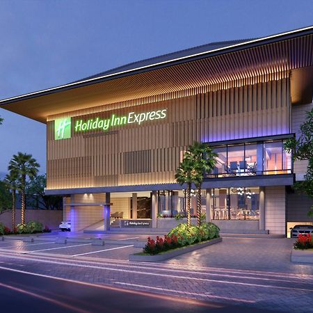 Holiday Inn Express Bali Sunset Road By Ihg Кута Экстерьер фото