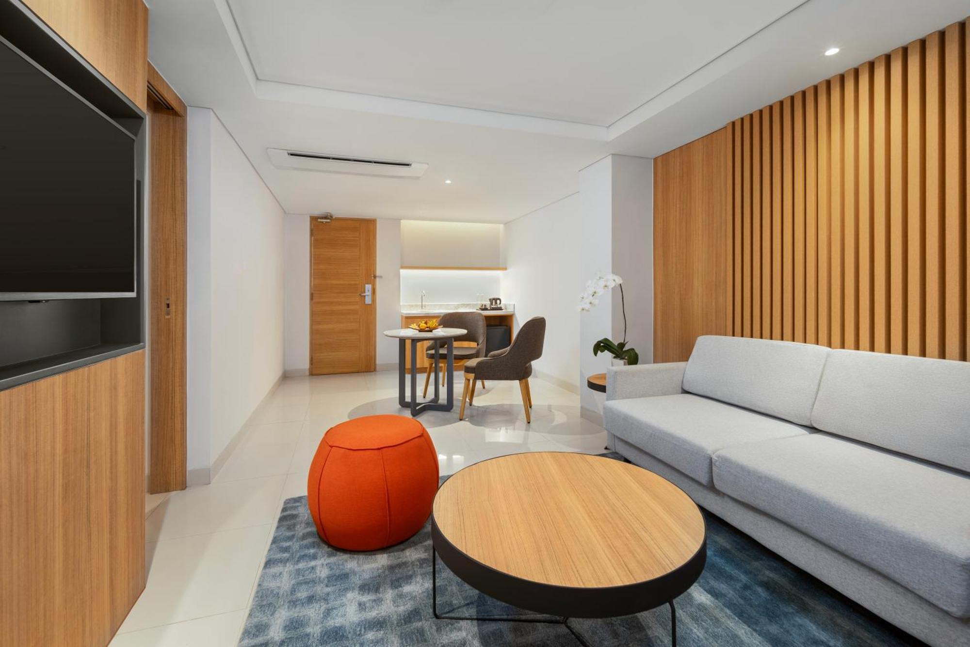 Holiday Inn Express Bali Sunset Road By Ihg Кута Экстерьер фото