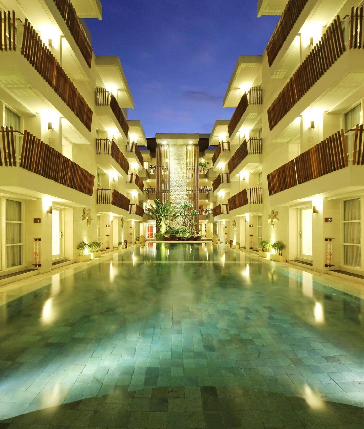Holiday Inn Express Bali Sunset Road By Ihg Кута Экстерьер фото