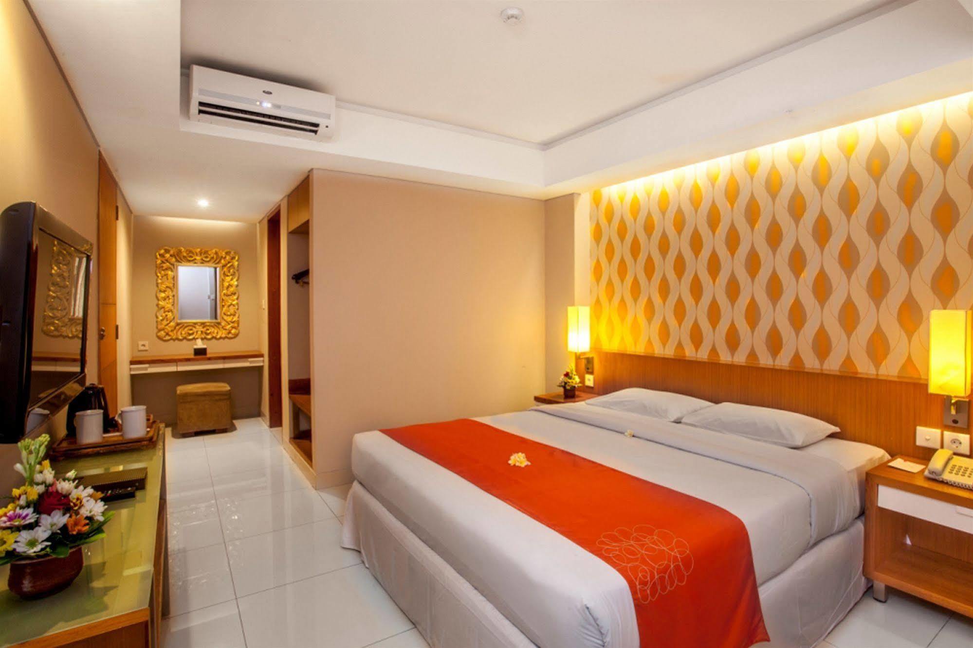 Holiday Inn Express Bali Sunset Road By Ihg Кута Экстерьер фото